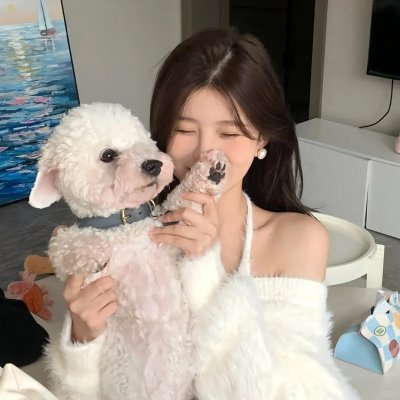 女孩向前走